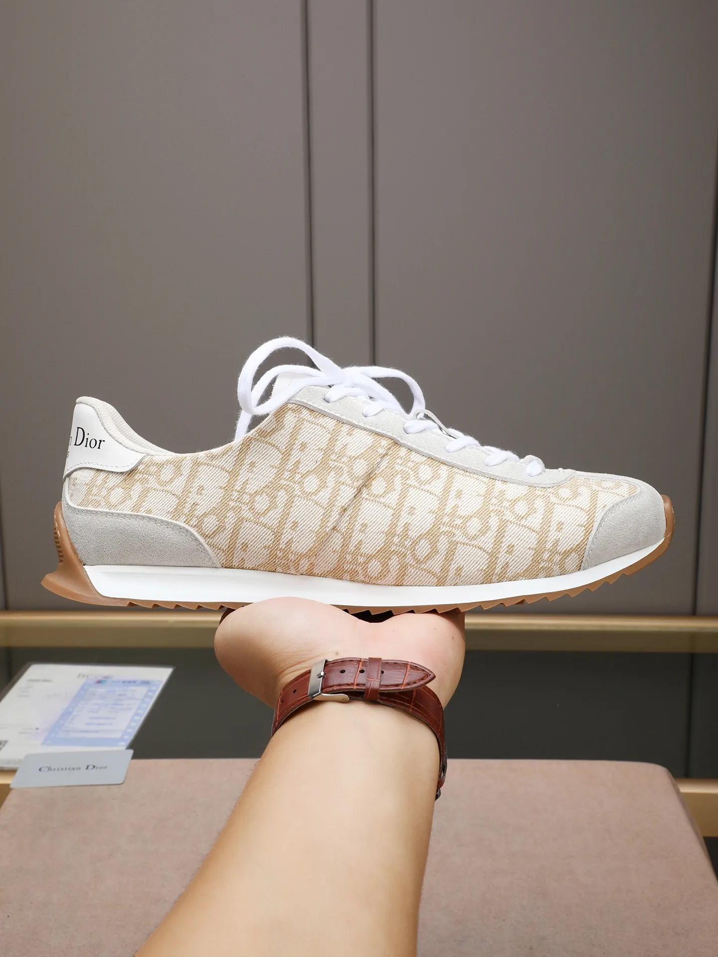 Men's shoes💰440 Dior【Dior】😘😘High-end series of casual men's shoes, simple and elegant👍👍👍The upper is made of first-layer genuine leather spliced ​​with Dior's special material [sun][sun]; imported first-layer sheepskin lining; special outsole, wear-resistant, lightweight, the overall design is harmonious and unified without lacking personality 👣🌟✨You deserve it! Multiple colors to choose from! 😍Size 38～44. (45 custom-made) The picture above is a big seller🔥🔥🔥